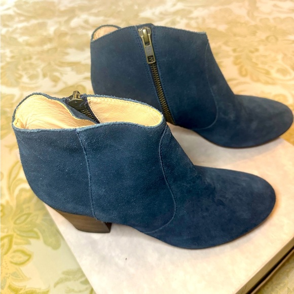 Club Monaco suede booties, size 6.5 - Picture 2 of 8